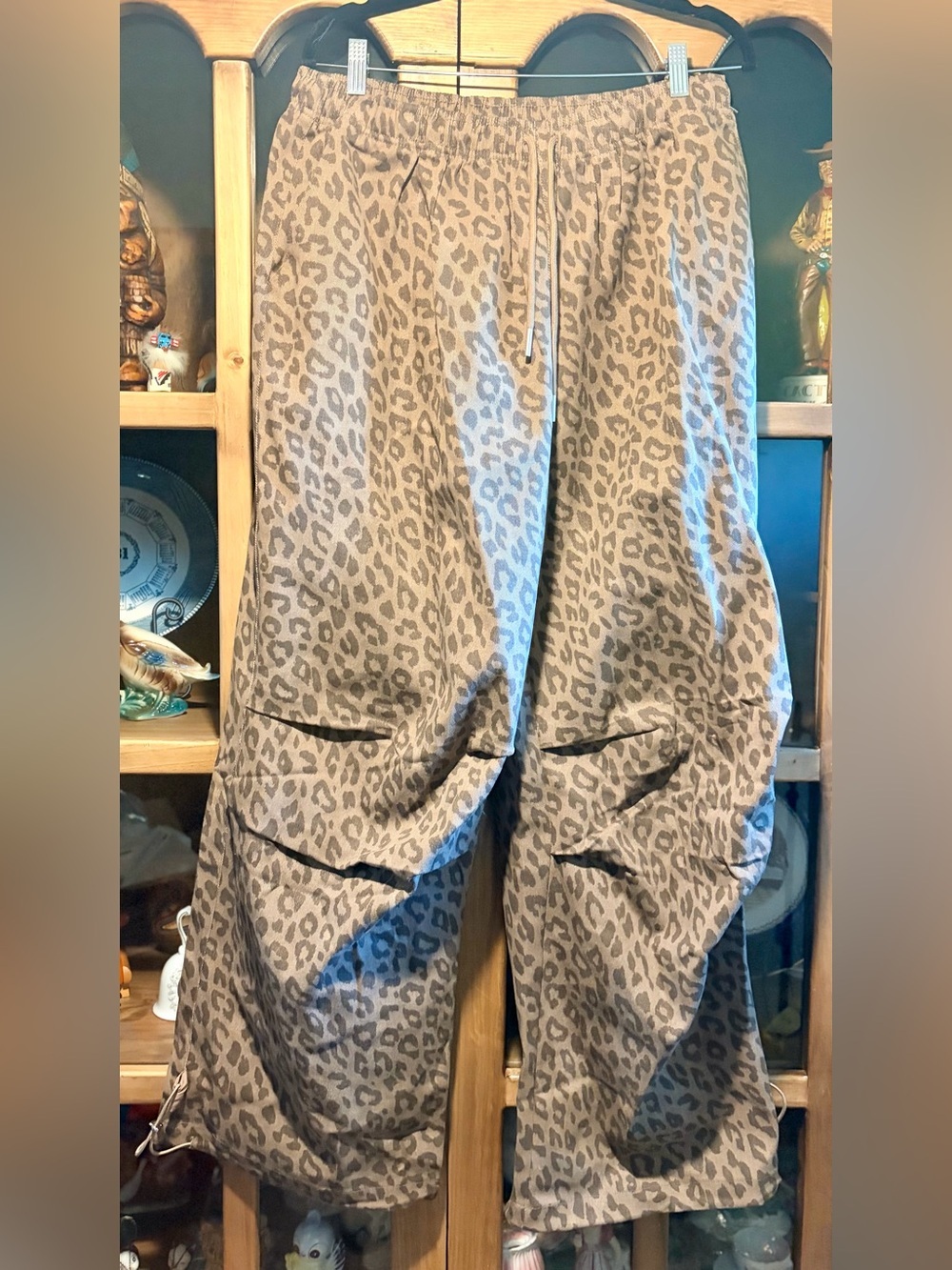 DAVI & DANI Brown and Tan Leopard Print Drawstring Pants NWT Size Large